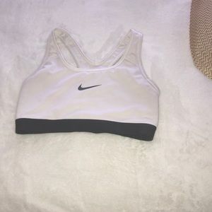 Nike sports bra for sale !!! Nice bra.